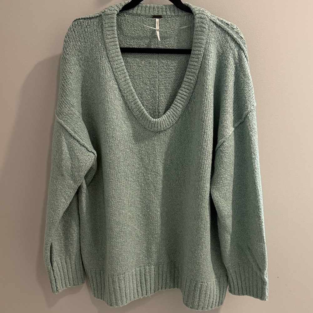 FREE PEOPLE V-NECK SWEATER